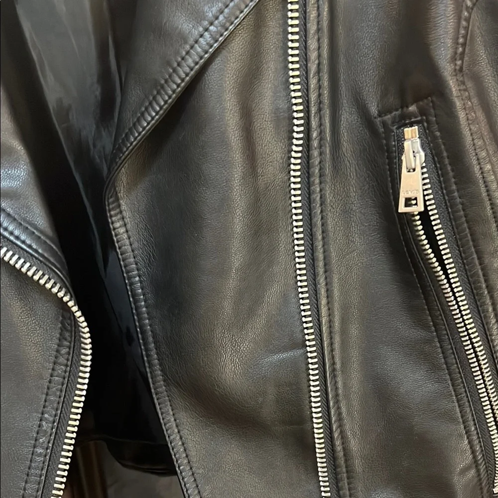 Levi's Classic Black Leather Jacket - Picture 6 of 6